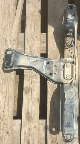 Підрамник двигуна 41011FE050 SUBARU