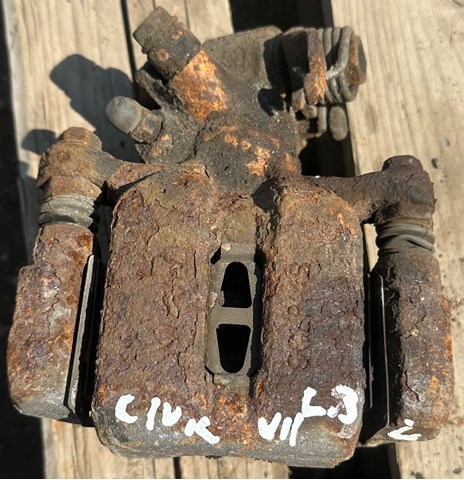 Задній гальмівний супорт лівий 43019S5AJ02 HONDA
