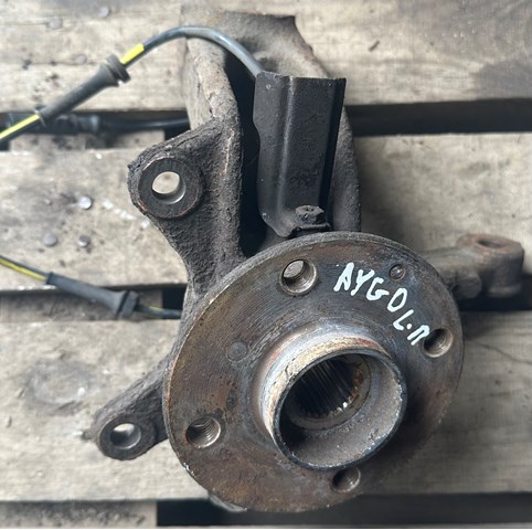 Цапфа поворотна ліва 432120H010 TOYOTA