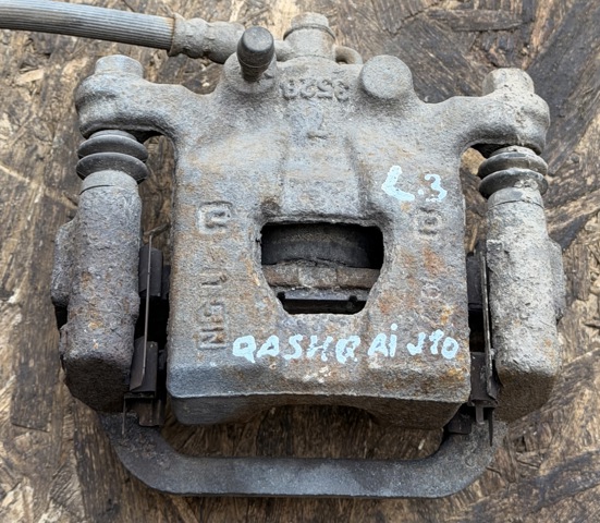 Задній гальмівний супорт лівий 440111KD0A NISSAN