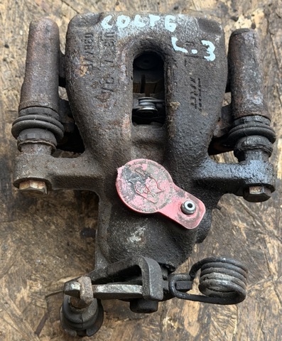 Задній гальмівний супорт лівий 4605A073 MITSUBISHI