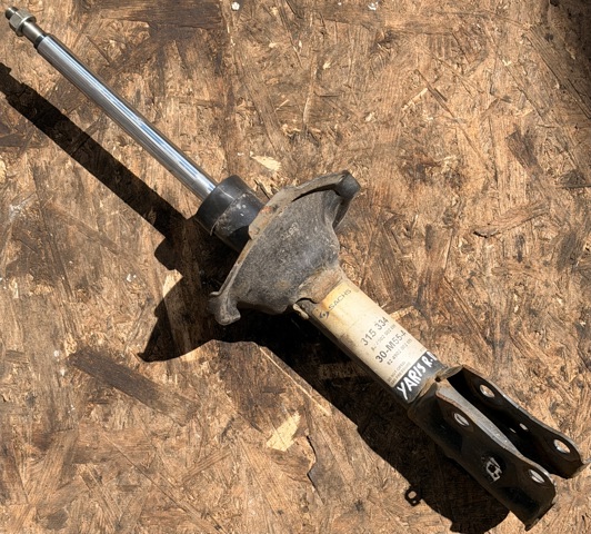 Амортизатор передньої підвіски 4851009A06 TOYOTA