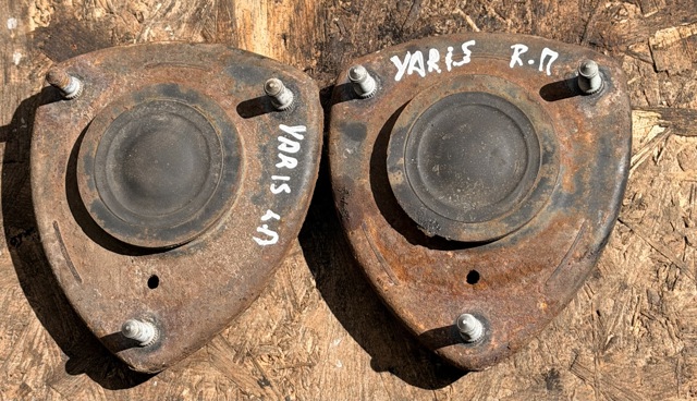 Подушка амортизатора переднього 486090D010 TOYOTA