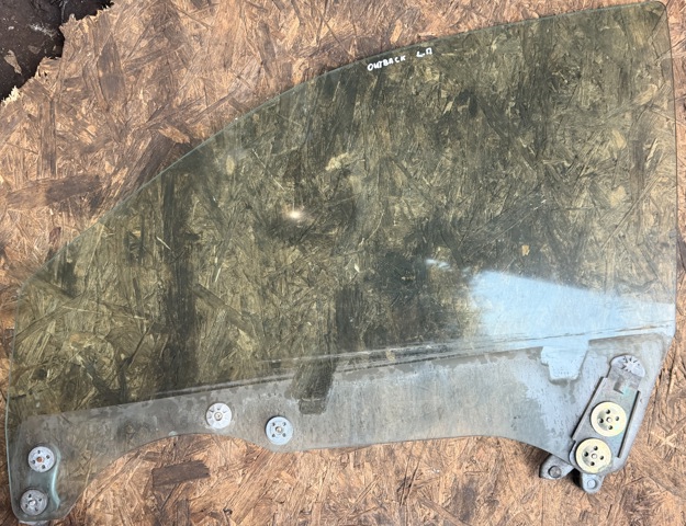 Скло водійських дверей 61011AE011 SUBARU