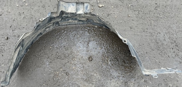 Підкрилок передній лівий 638418H910 NISSAN