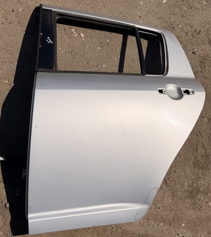 Двері задні, ліві Suzuki Swift 3