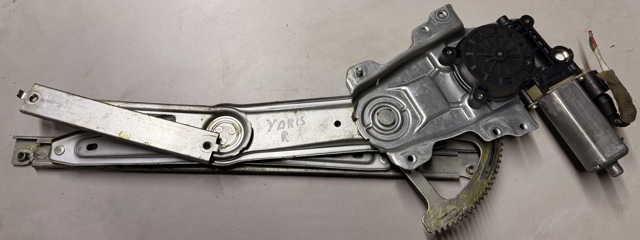 Склопідйомник передньої правої двері 698100D010 TOYOTA