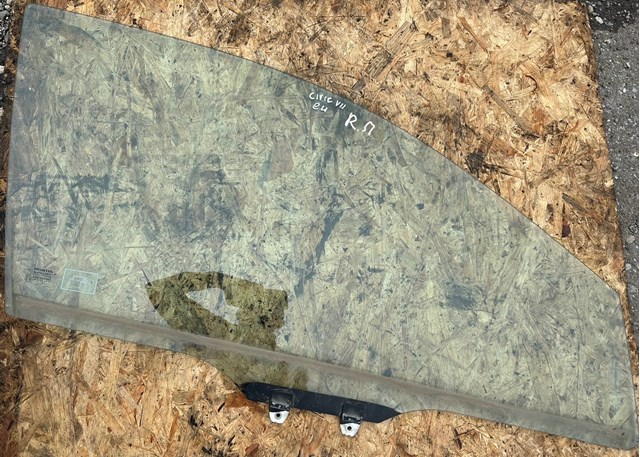 Скло передньої правої двері 73300S6DE00 HONDA