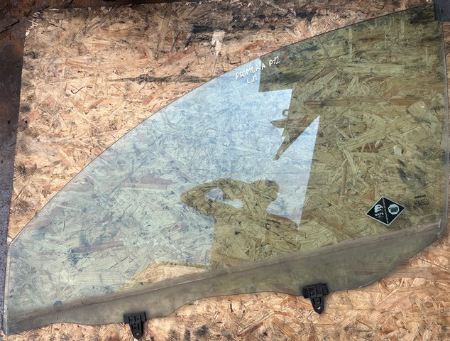 Скло водійських дверей 80301AV600 NISSAN
