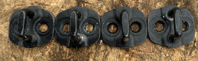 Фіксатор/петля (зацеп) замка дверей задньої 80570AA20A NISSAN