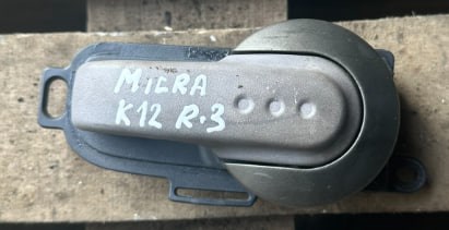 Ручка передніх дверей внутрішня, права 80670AX600 NISSAN