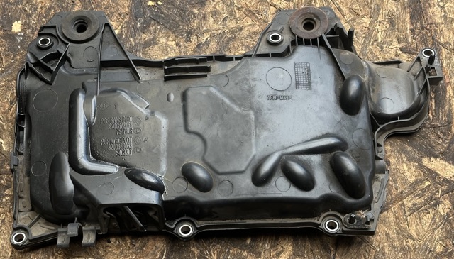 Кришка двигуна декоративна 8200672464 NISSAN