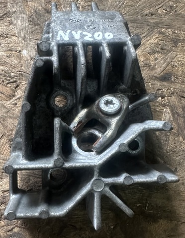 Тримач форсунки дизельної 8200771226 NISSAN