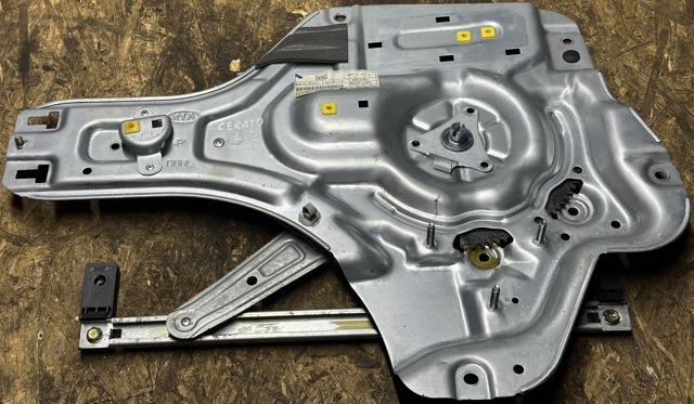 Склопідйомник задніх лівих дверей 834012F010 HYUNDAI