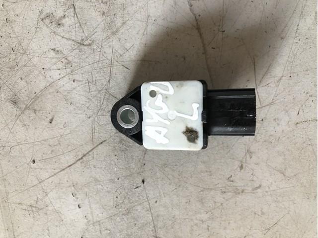 Датчик Ейрбег передній 898310H010 TOYOTA
