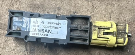 Датчик AIRBAG передній 98582AX300 NISSAN
