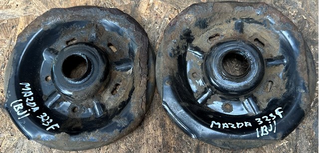 Опорна чаша передньої пружини, верхня B25D34341A MAZDA