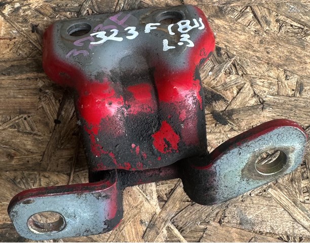 Завіса дверей задніх лівих BC1D73210C MAZDA