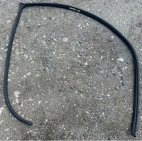 Прокладка дверей передніх, правих (на кузові) BP4K68911A MAZDA
