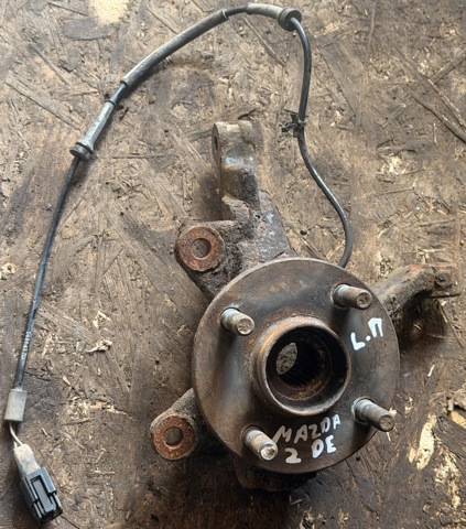Цапфа поворотного кулака D65133031A MAZDA