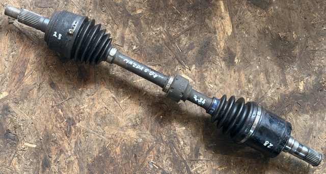 Привід передній лівий GD762560XB MAZDA