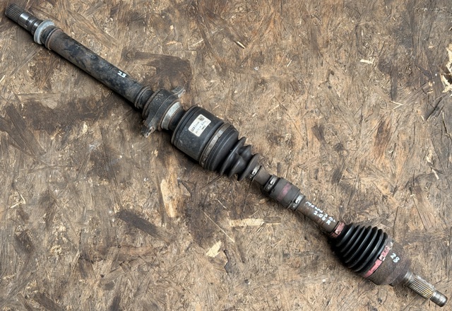 Піввісь передня, права GG6125500 MAZDA