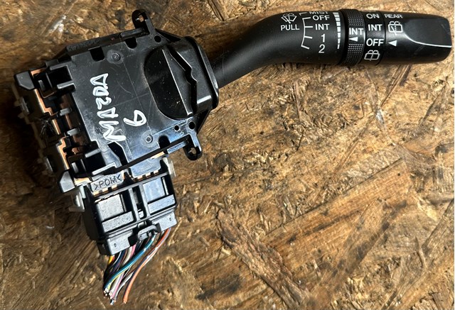 Перемикач підрульовий, правий GJ5G66128 MAZDA