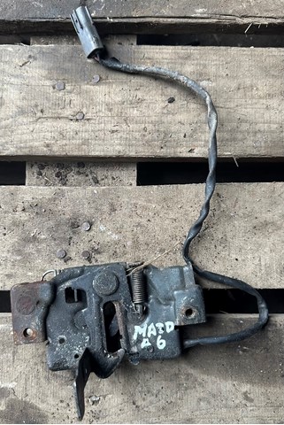 Запор капота (замок і привід замка капота) GJ6A56620C MAZDA