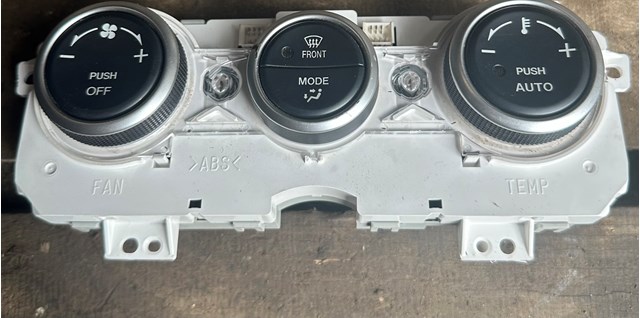 Апаратура регулювання контролю кондиціонування повітря GR1E61190 MAZDA