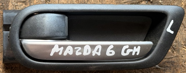 Ручка передніх дверей внутрішня, ліва GS1D59330C02 MAZDA