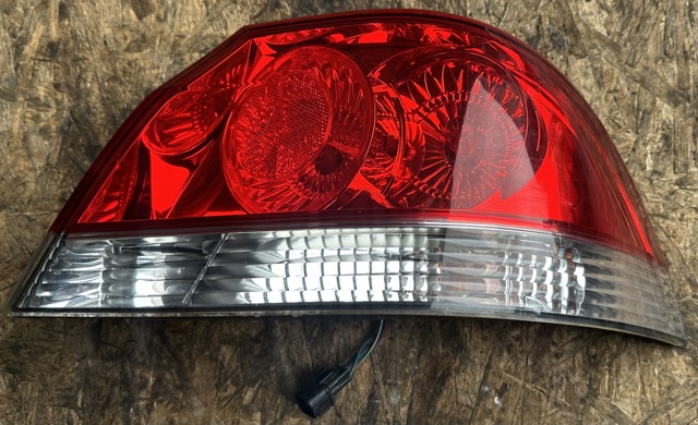 Задній правий стоп Міцубісі Лансер IX