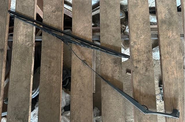 Повідок склоочисника MN145991 MITSUBISHI