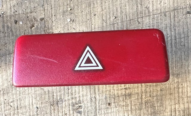 Кнопка включення аварійного сигналу Mitsubishi Lancer IX