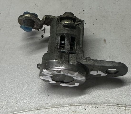 Лічинка замка лівих дверей MR555355 MITSUBISHI