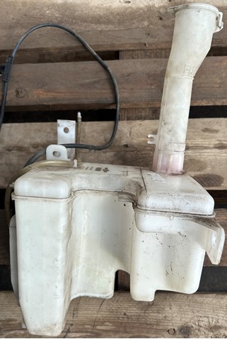 Бачок склоомивача MR570437 MITSUBISHI