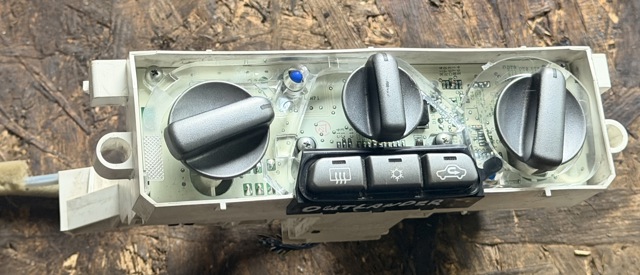 Блок управління пічкою MR979970HA MITSUBISHI