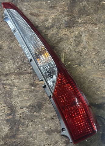 Задній правий стоп MR991748 MITSUBISHI