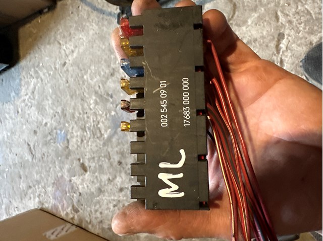 Монтажний блок 0025450901 MERCEDES