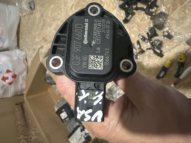 Датчик рівня масла двигуна 03F907660D VAG