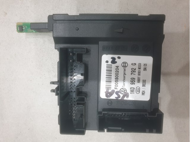 Двигун склопідіймача двері передньої, правої 1K0959792G VAG