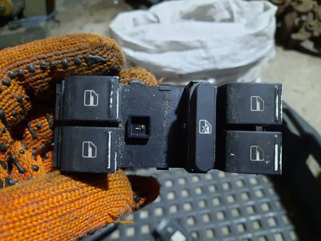 Кнопки переднього лівого склопід'ємника 1Z0959858A VAG