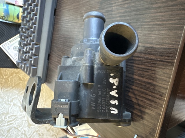 Водяний насос охолодження електро додатковий 5Q0965561B VAG