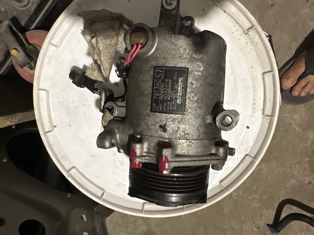 Насос кондиціонера 7813A057 MITSUBISHI