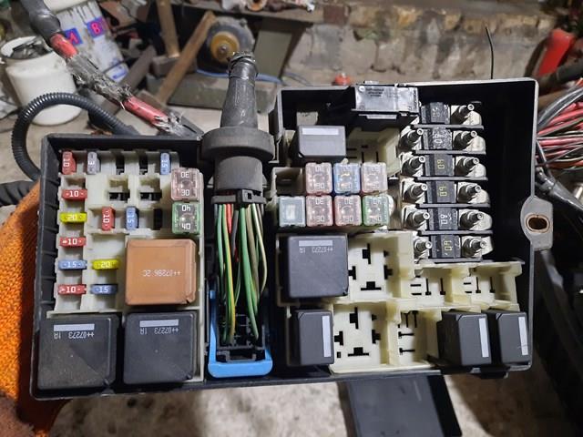 Коробка запобіжників Вольво V50