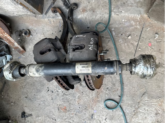 Кардан передній A1644100501 MERCEDES