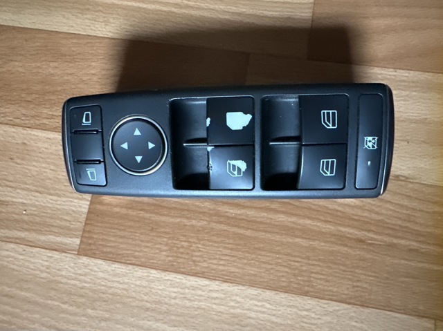 Кнопковий блок керування склопідіймачами передній лівий A2049055302 MERCEDES
