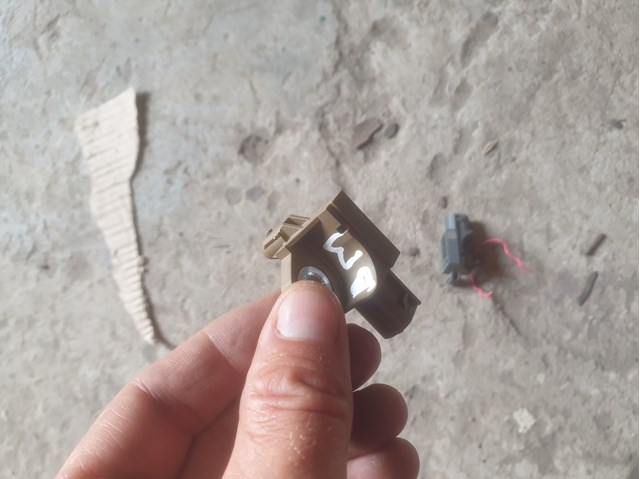 Датчик Ейрбег передній KD4557KC0 MAZDA