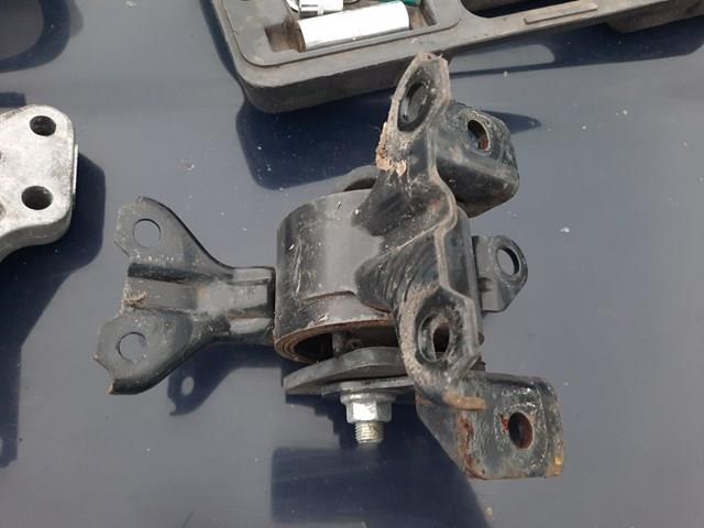 Подушка (опора) двигуна, ліва MN101574 MITSUBISHI