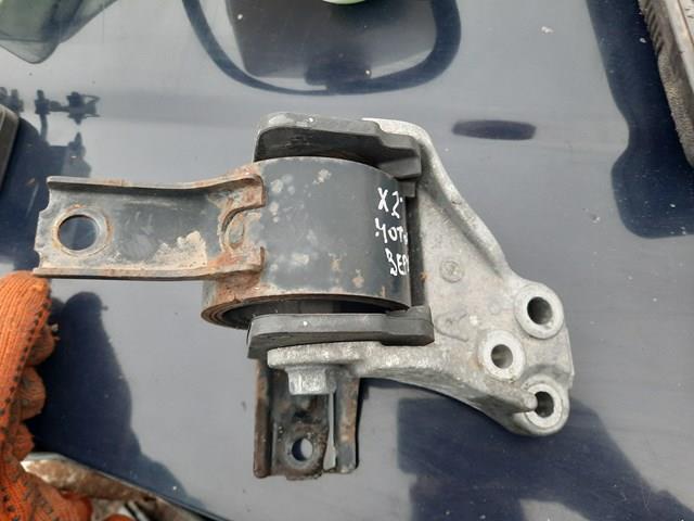 Права подушка двигуна MN184295 MITSUBISHI