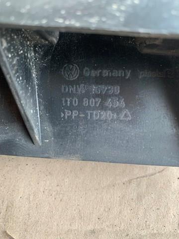 Кронштейн бампера заднього, правий 1T0807454 VAG